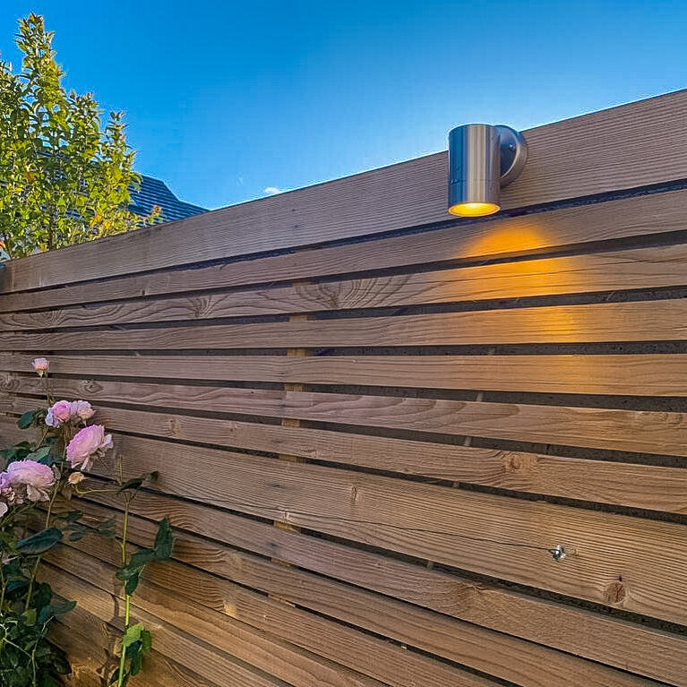 Fencing with highlight lighting